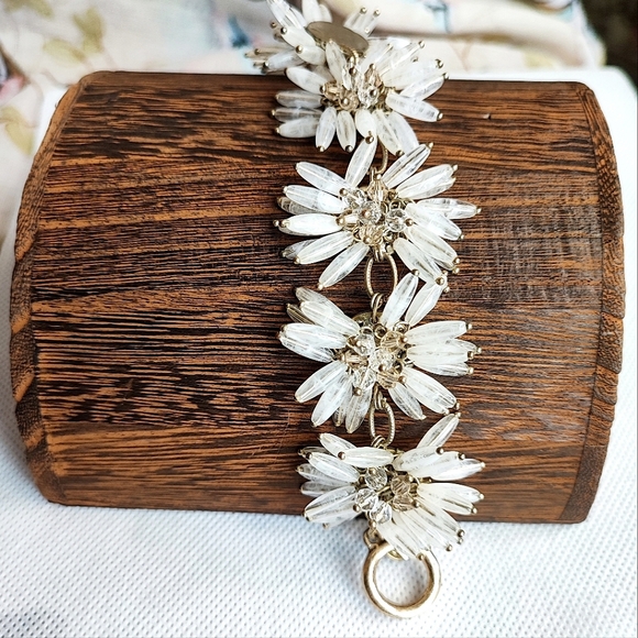 Talbots Matte Brass Tone Fireworks Firecracker Spikey Lucite Snowflake Bracelet - Picture 1 of 10